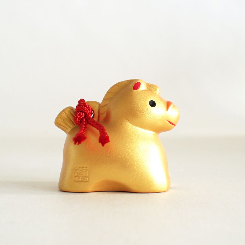 お年賀や手土産にぴったりの金の午の土鈴です