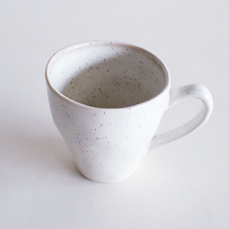 やさしい風合いの色合いが飲み物を引き立てます