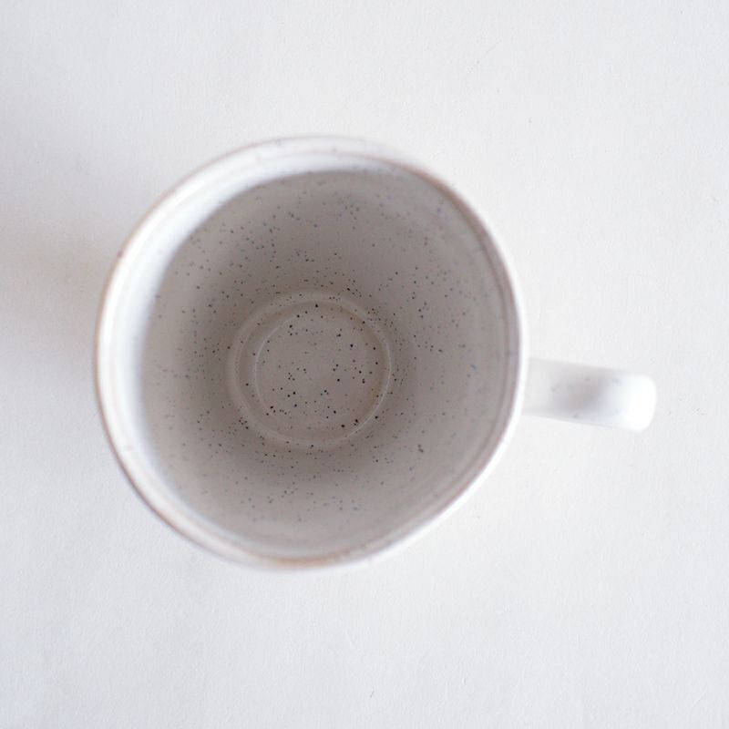 ゆがみのある素朴な形状が魅力です