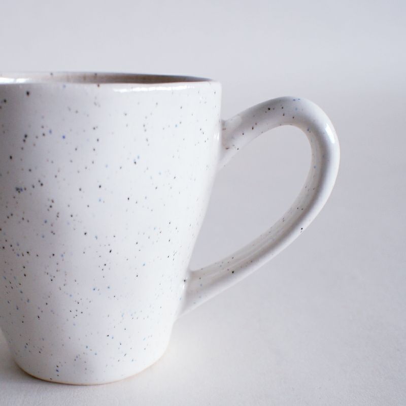 黒い斑点模様がアクセントになっています