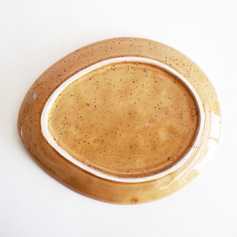 安定感のある裏側です