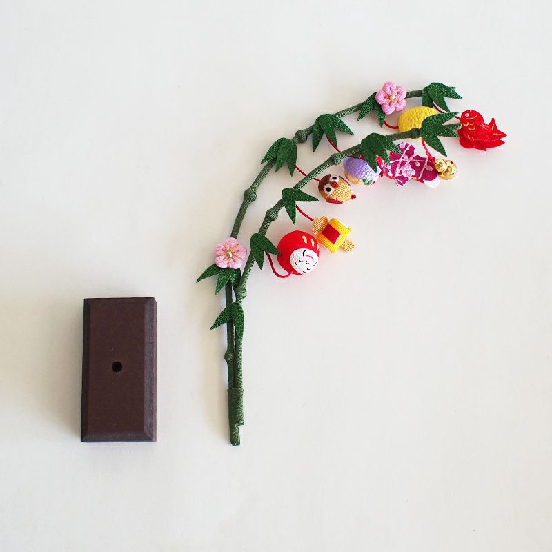 飾りを差す台がついています