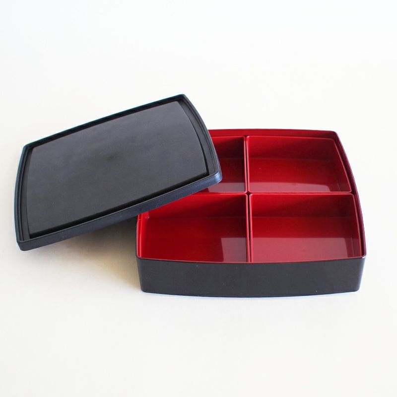 一段は4つの仕切りが入っています