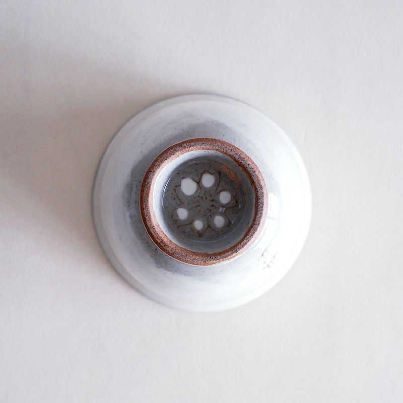 裏も花の絵柄が描かれています