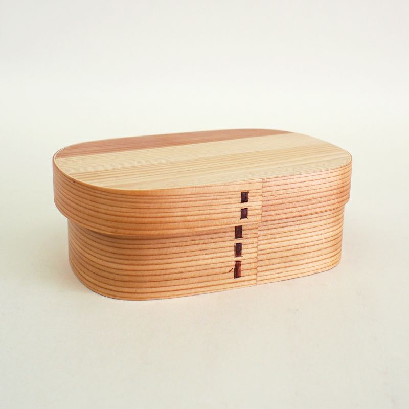 自然な木目が楽しめる見た目も曲げわっぱの特徴です