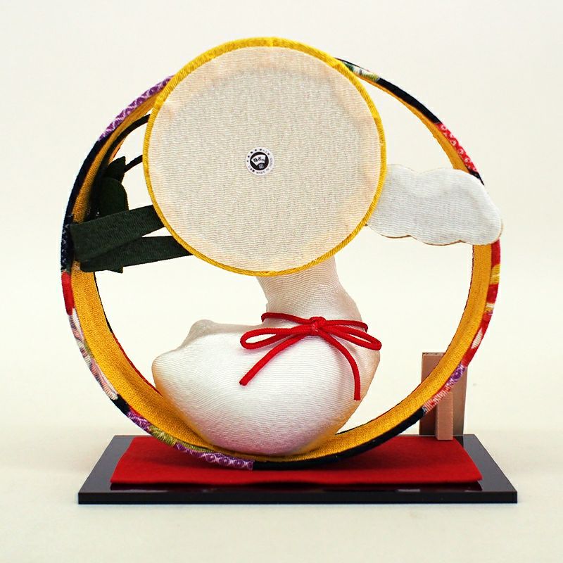 ちりめんのかわいいうさぎの置物です