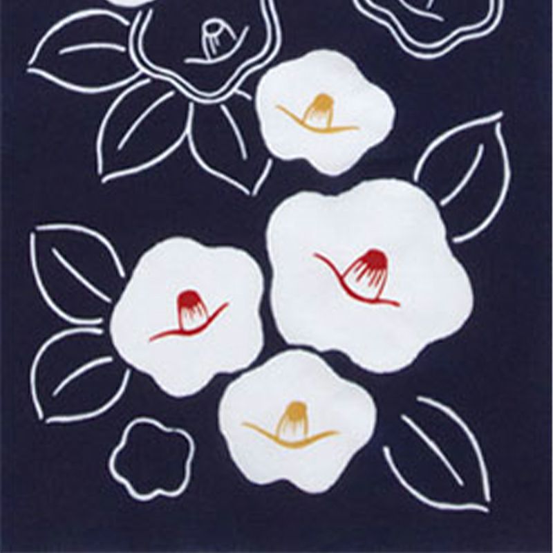 椿は冬の寒さの中でも常緑の葉を茂らせることから、古くから生命力や長寿の象徴とされてきました