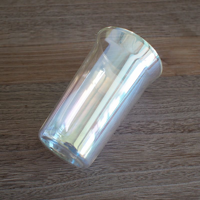 軽くて持ちやすく、手にしっくりと馴染む形状です