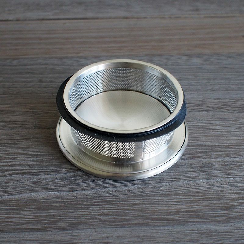 蓋は注ぐときに傾けても落ちにくい仕様になっています