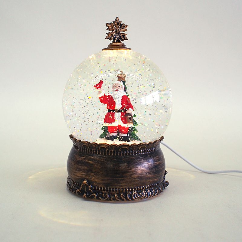 クリスマスムードたっぷりのスノードームです