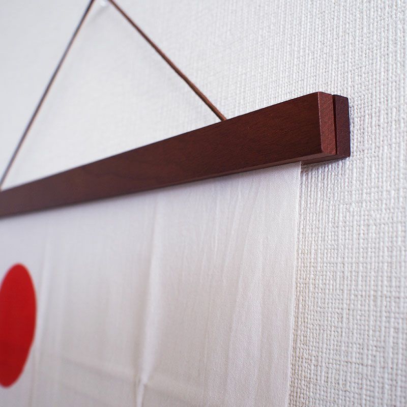 上の棒は掛け紐が付きます