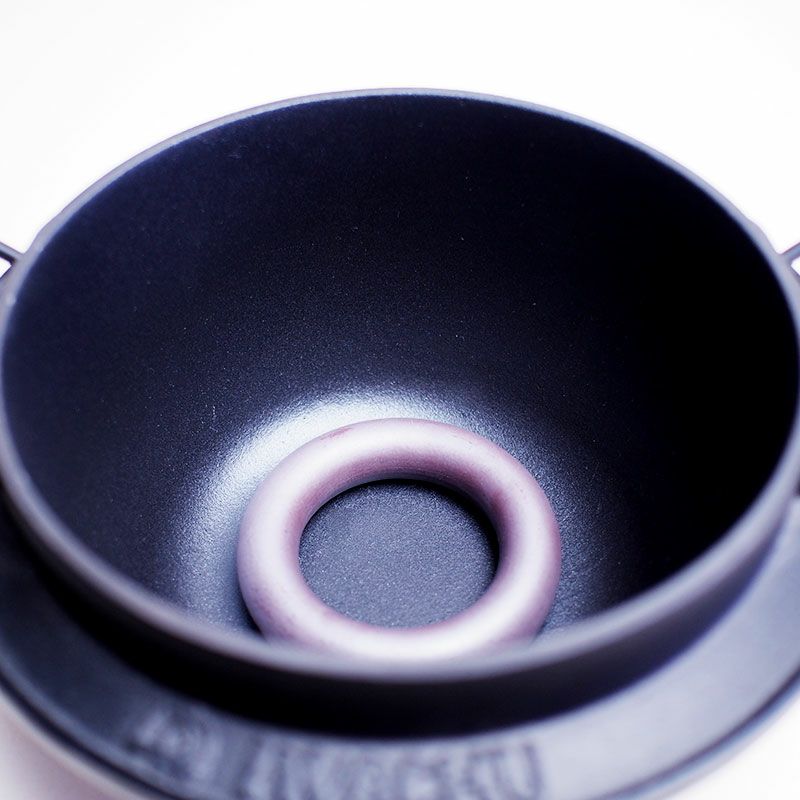 鍋や炊飯器に入れると遠赤外線効果で料理がおいしくなります