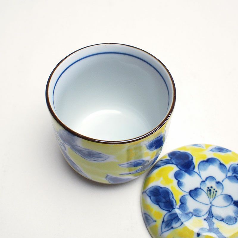 口縁にラインが入り器を引き締めます