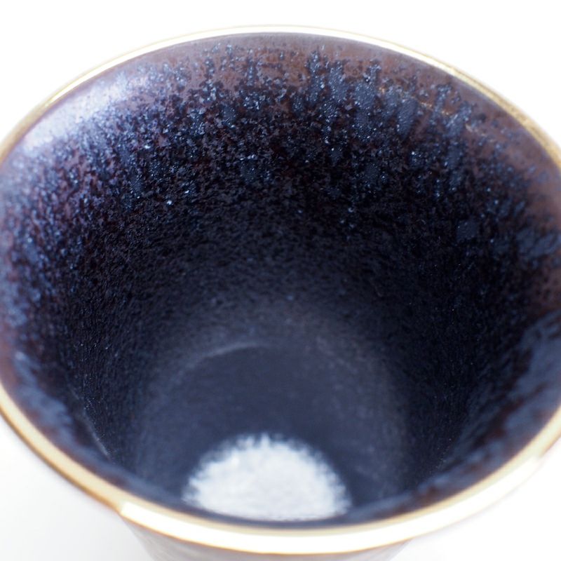 きめ細やかでクリーミーな泡を楽しめるビアカップです