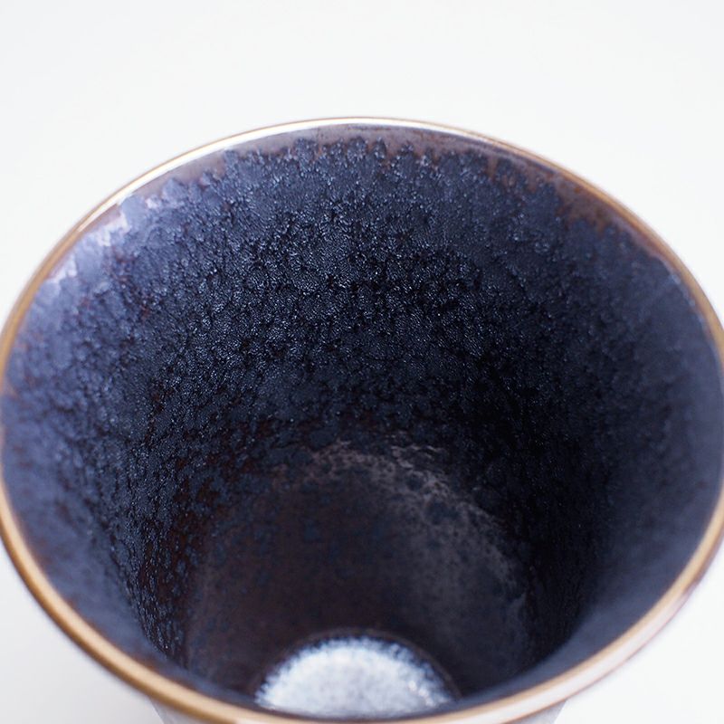 きめ細やかでクリーミーな泡を楽しめるビアカップです