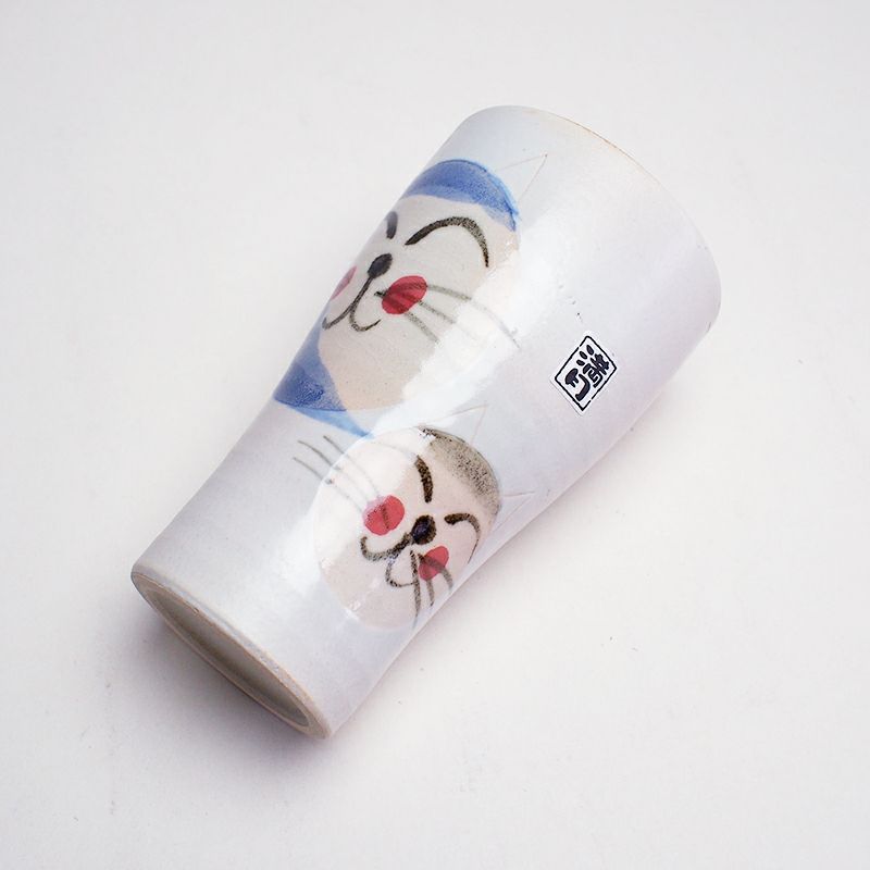 猫のカップルが描かれたほっこりかわいいカップ