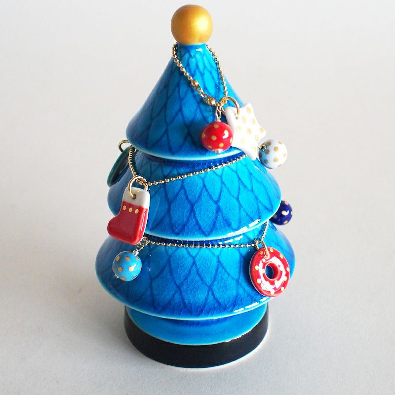 コンパクトなサイズなので玄関やリビングなどに飾ることができます