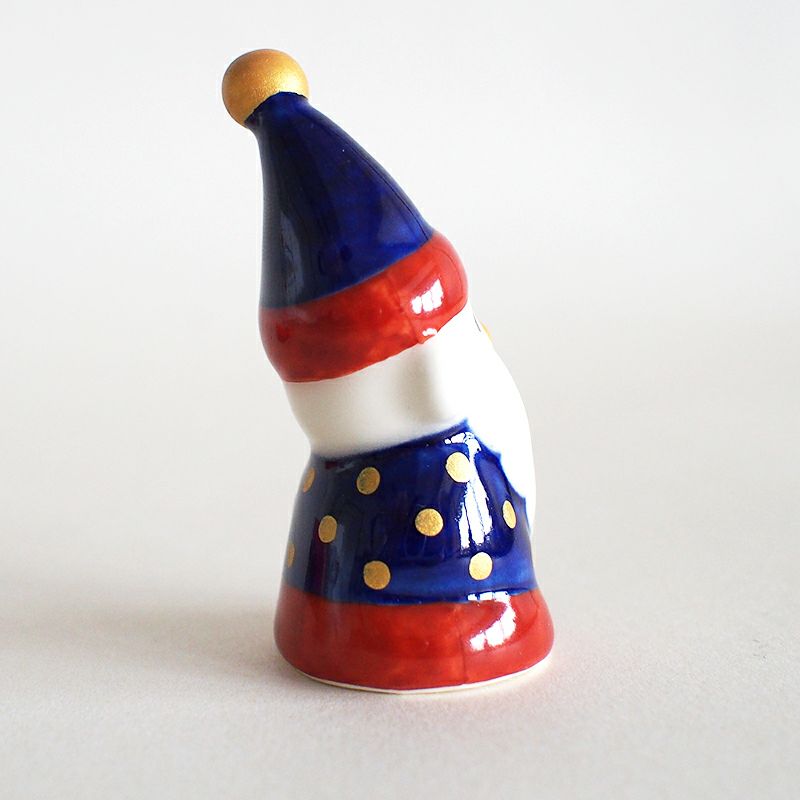 一つ一つ丁寧に描かれた置物です