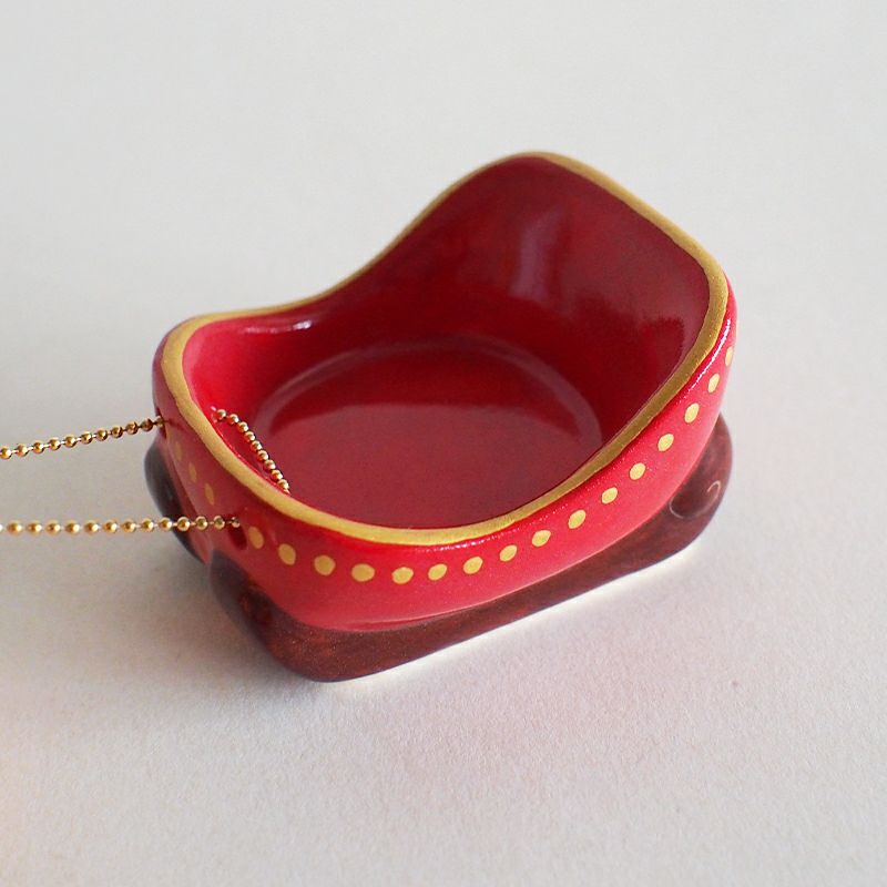 真っ赤なソリには別売りのサンタが丁度乗るサイズです