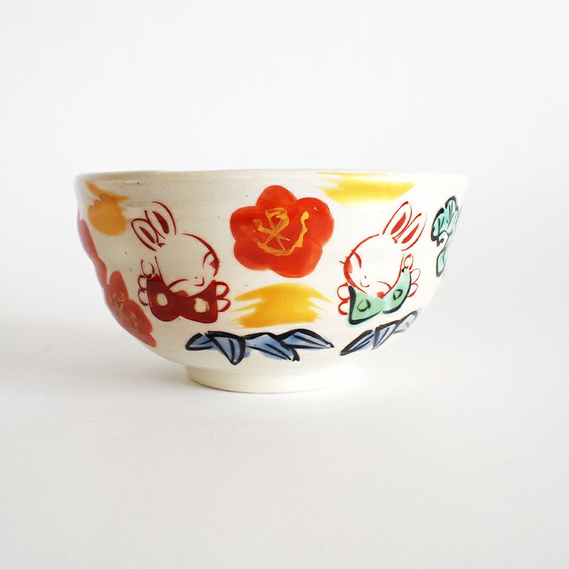 縁起の良い松竹梅と着物姿のウサギの柄は使う方の幸せを願い描かれています