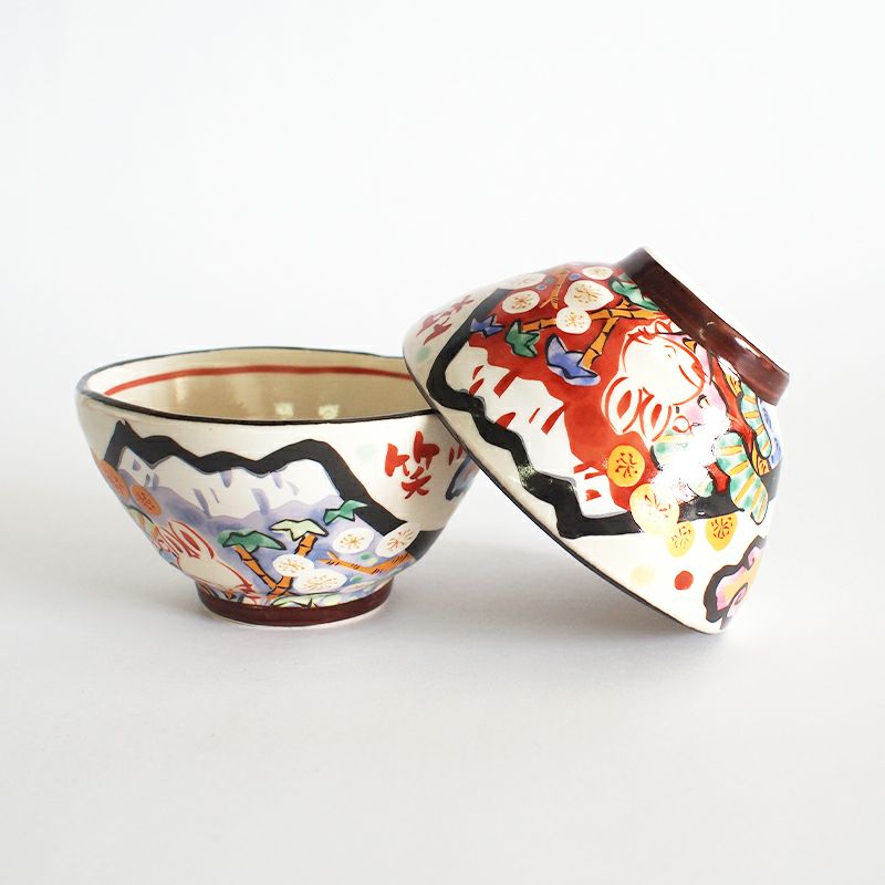 赤富士と青富士が描かれた縁起の良い飯碗です