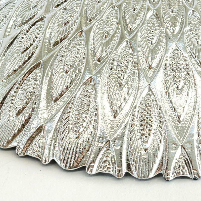 煌びやかな側面のシルバーです