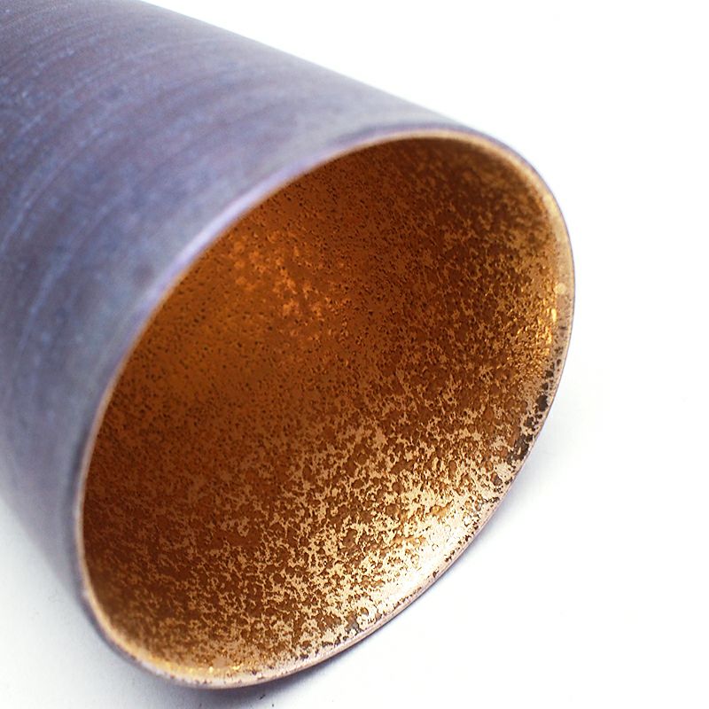 煌びやかな金が象徴的なカップです