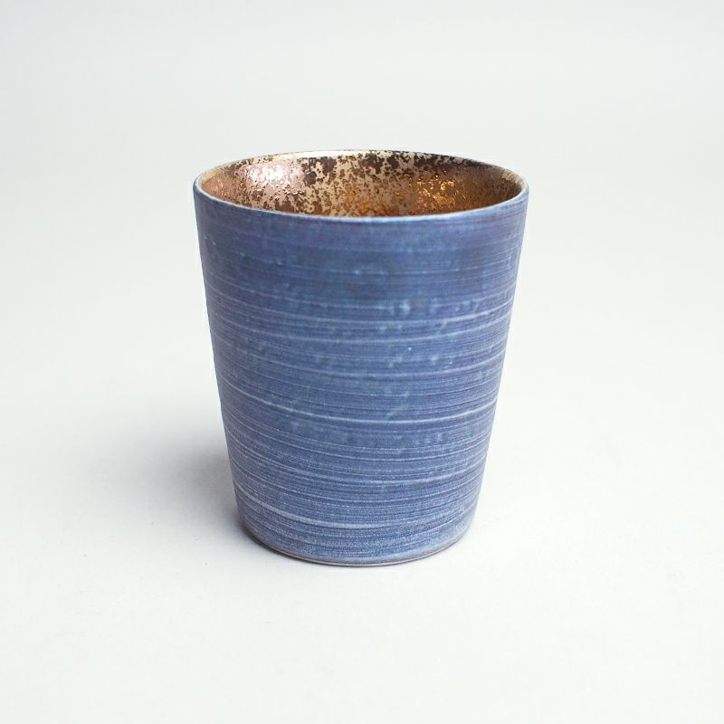 マットな質感でミスト（霧）のような風合いです