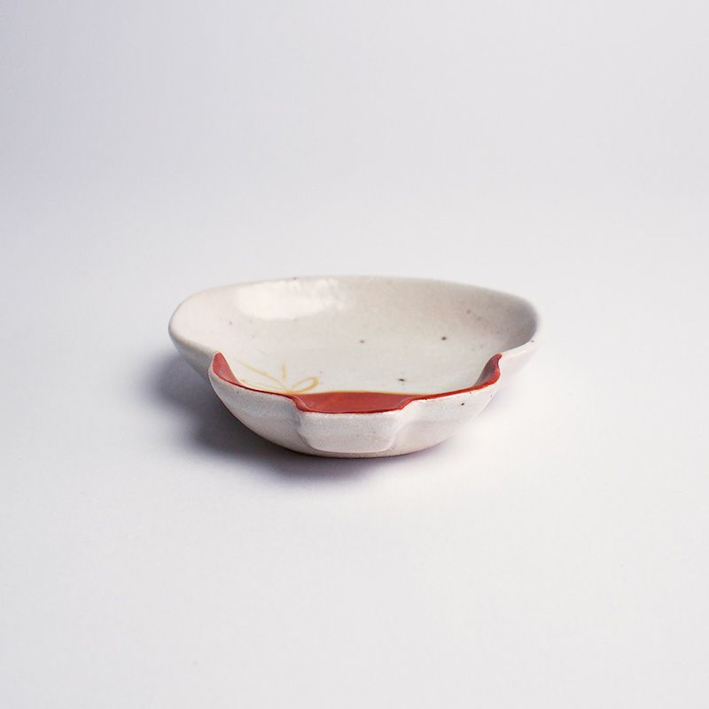 ひょうたんの形状がかわいらしい器です