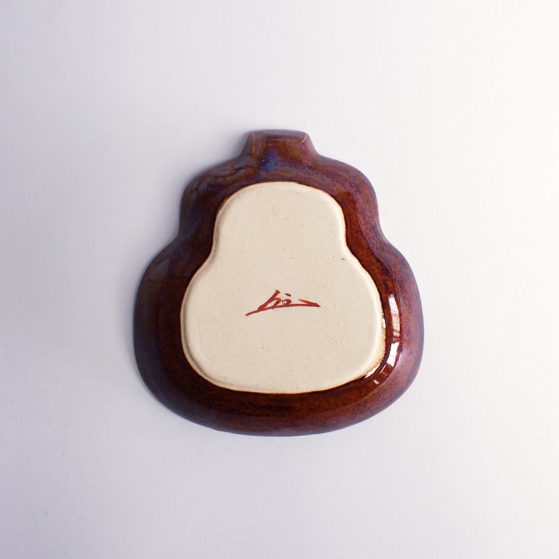 素焼き状の裏面です