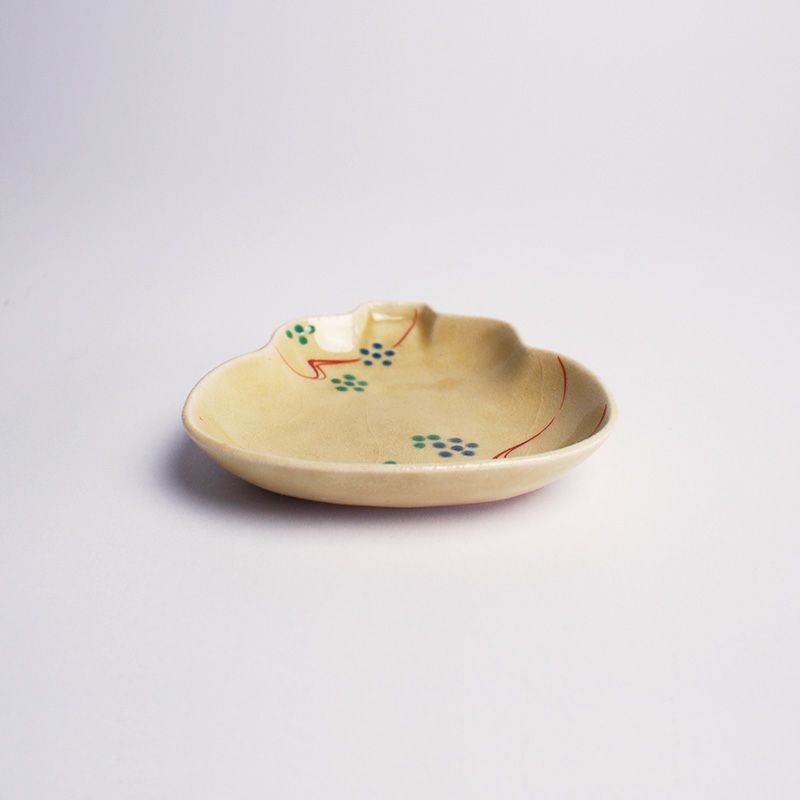食卓にアクセントとなる器です