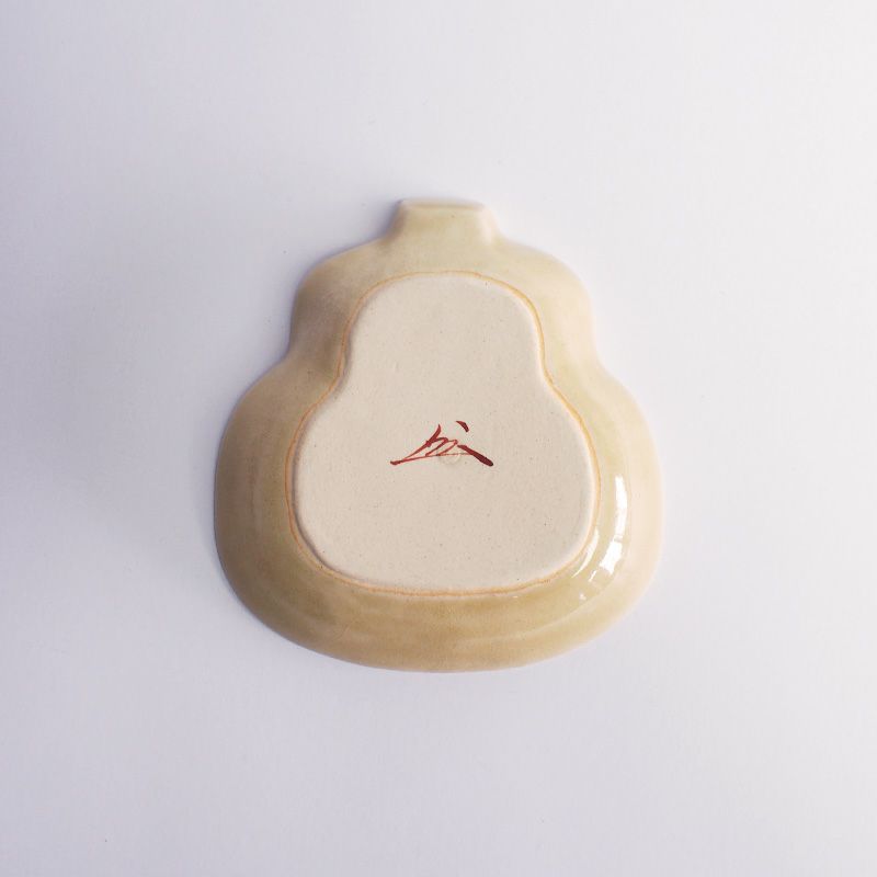 素焼き状の裏面です