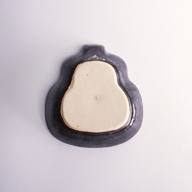 素焼き状の裏面です