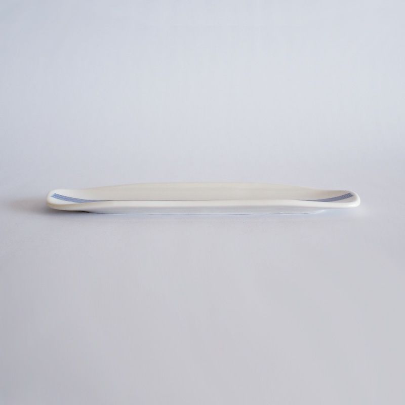 薄くて使いやすい長皿です