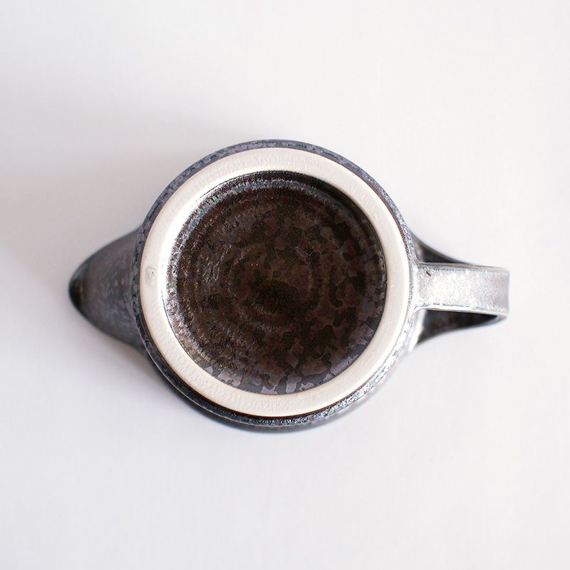 安定感のある裏側です