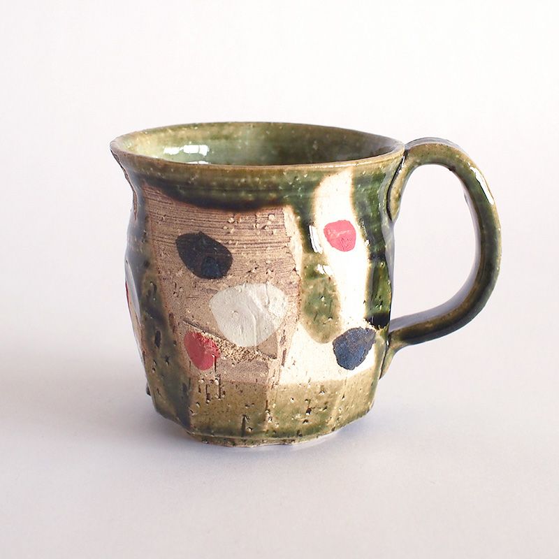 美濃焼の伝統を継承する窯元「桂山窯」のマグカップです