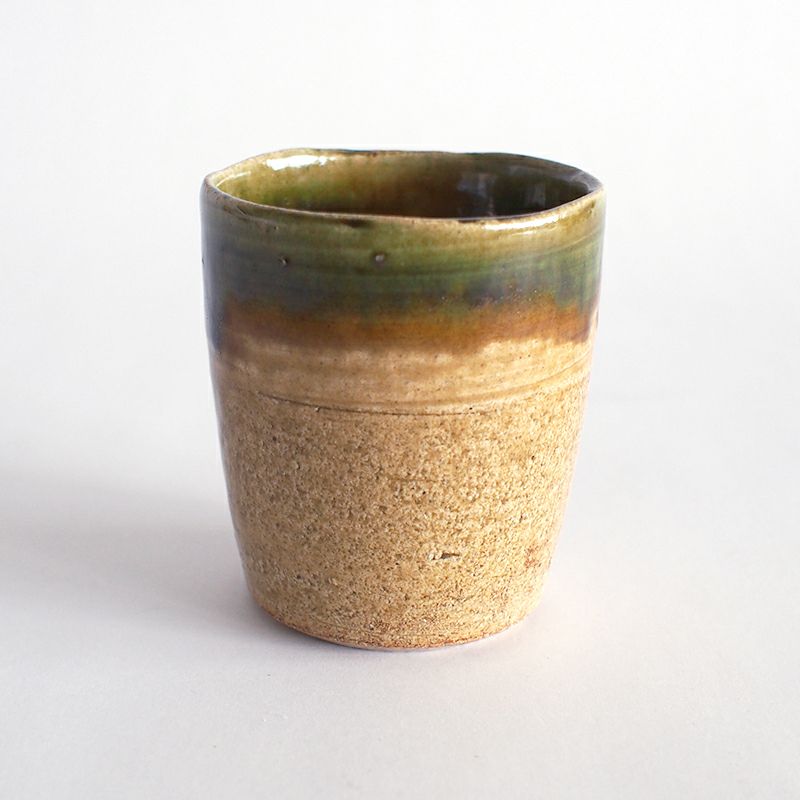 美濃桃山陶を背景とする陶食器ブランド「泥々(でいでい)」の湯呑です