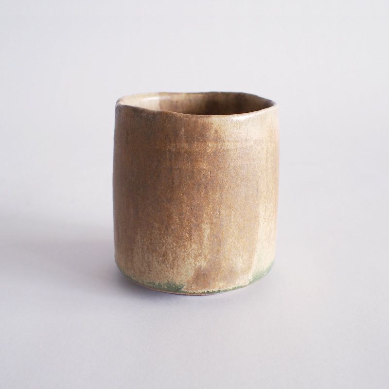 美濃桃山陶を背景とする陶食器ブランド「泥々(でいでい)」の湯呑です