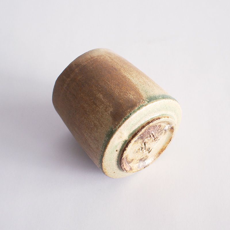 手に馴染むざらりとした肌触り