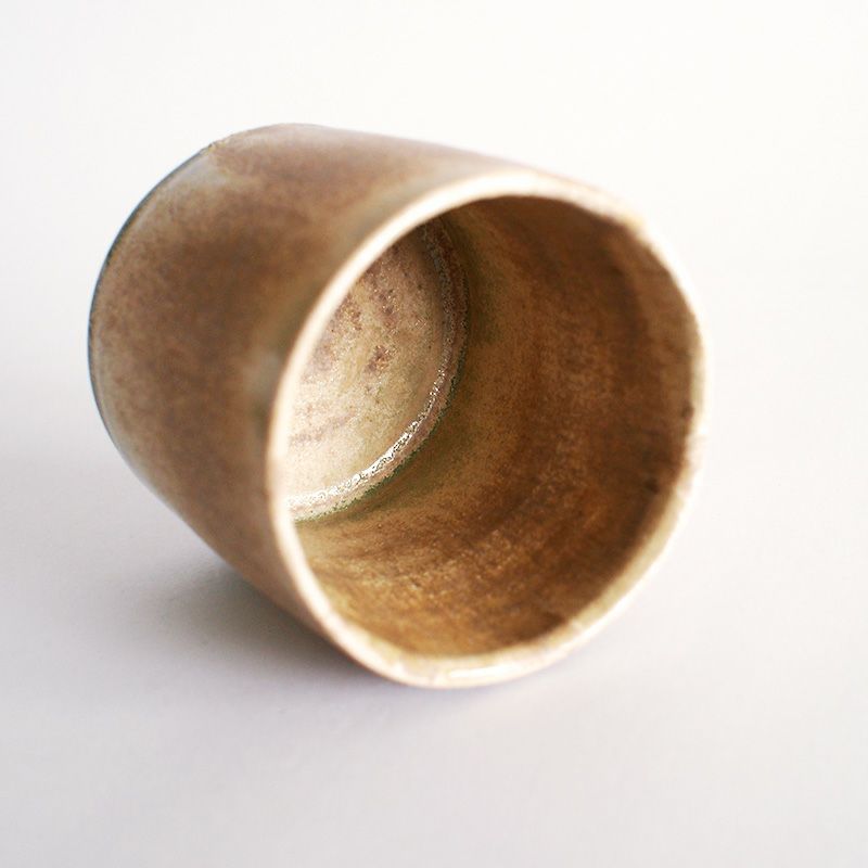 黄瀬戸ならではの黄褐色が味わい深い