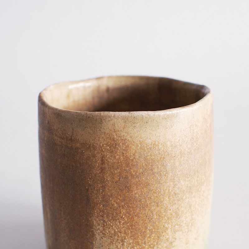 黄瀬戸ならではの黄褐色が味わい深い