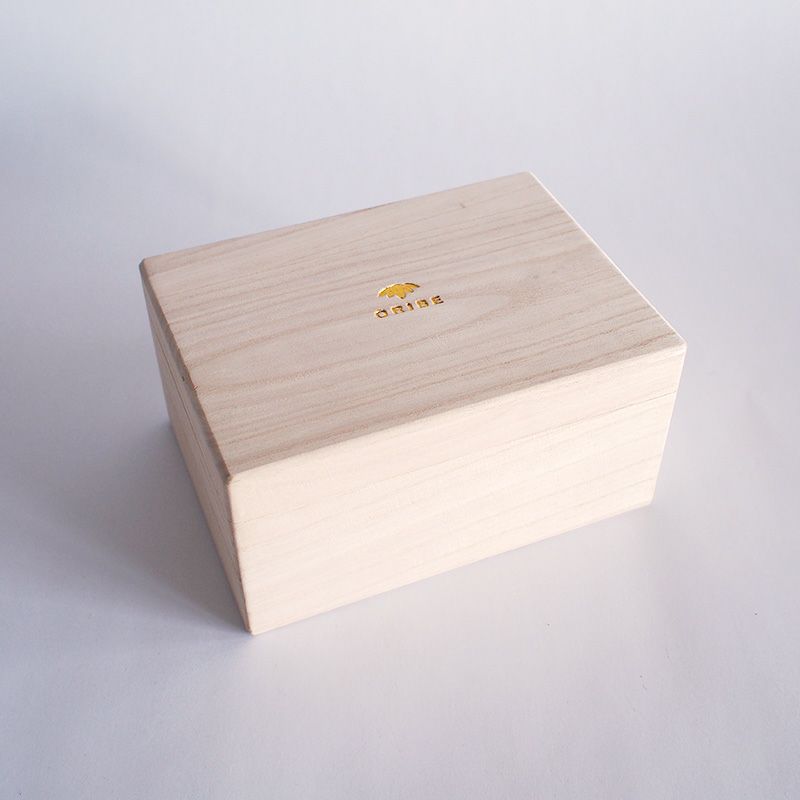 桐箱付きなので贈り物に最適です