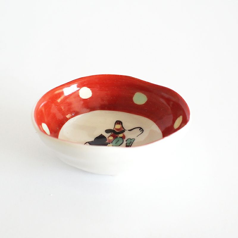 鮮やかな赤が印象的です