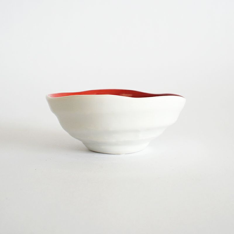 やさしいゆがみのある形状です