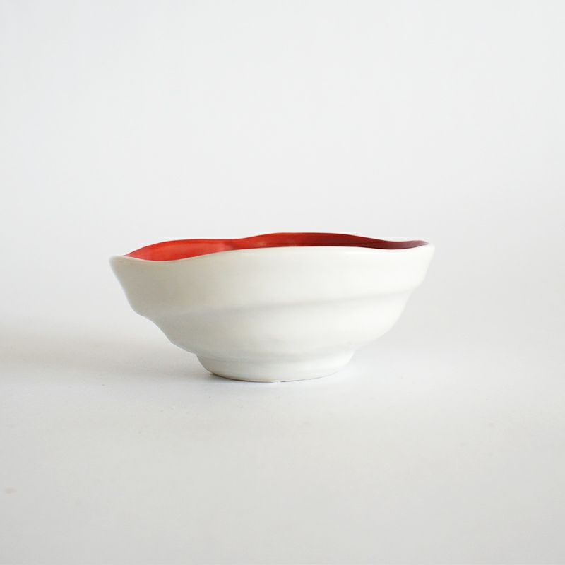 やさしいゆがみのある形状です