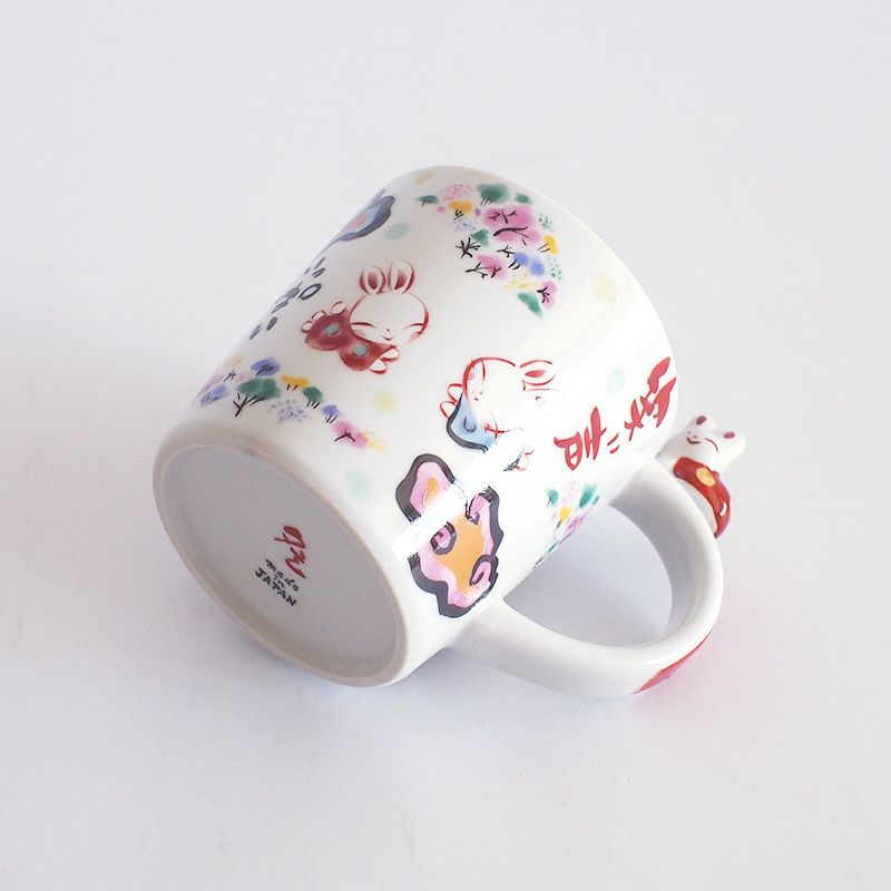 ホッとひと息にぴったりのハッピーなマグカップです