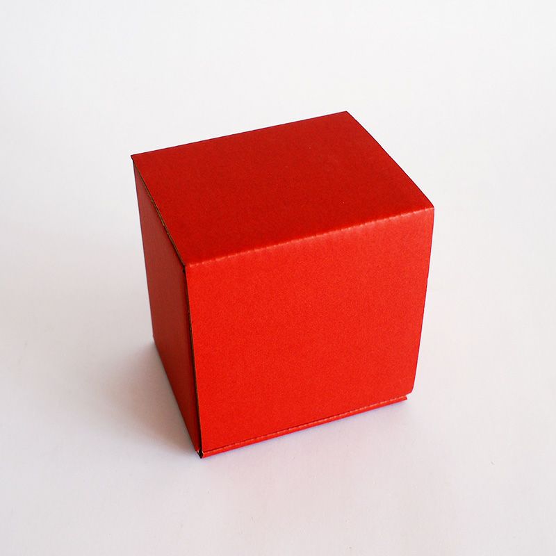 赤い化粧箱付でプレゼントに最適です