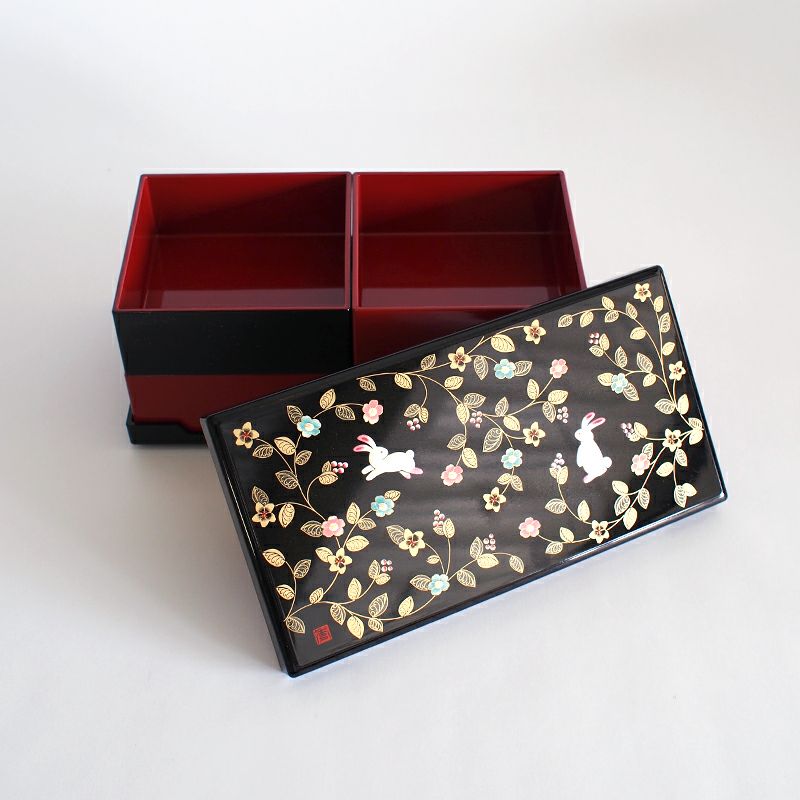 内朱の鮮やかさが料理をいっそう引き立てます