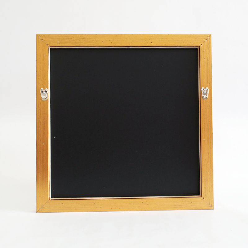 高級感あふれるポリエチレン製の金色フレームです