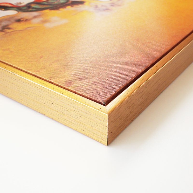 高級感あふれる金色のフレームです